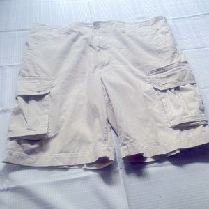 Men’s cargo shorts. 100% cotton